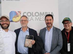 Leandro Carvajal, Azriel Bibliowicz, Arturo Bravo (Viceministro de Turismo) y Carlos Alberto Vives