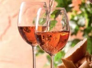 Los vinos blancos y rosados “hacen su agosto” en verano