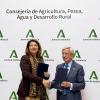 Carmen Crespo, consejera de Agricultura, Pesca, Agua y Desarrollo Rural de la Junta de Andalucía, y Rafael Ansón, presidente de la AIBG. (Foto: Rafael Ansón)