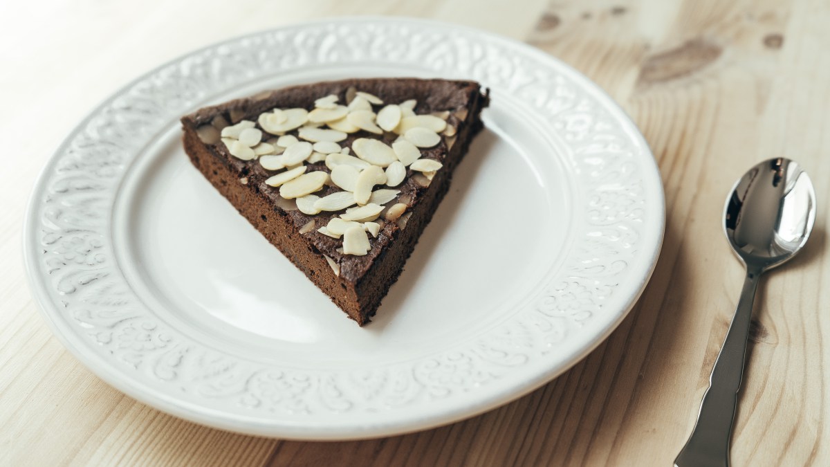 Pastel de chocolate y almendras