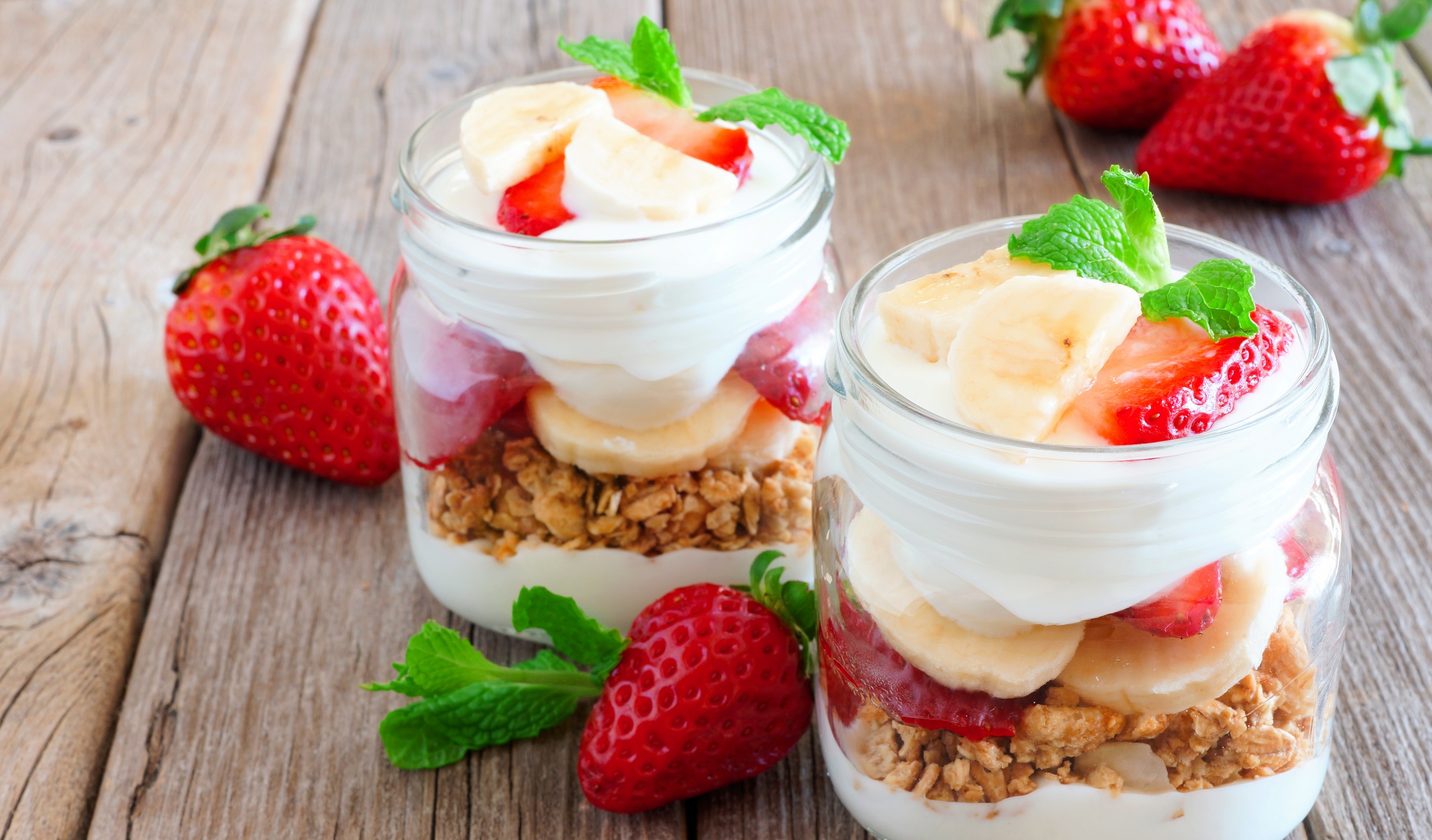 yogur y frutas-tarro-recetas-para-el-verano