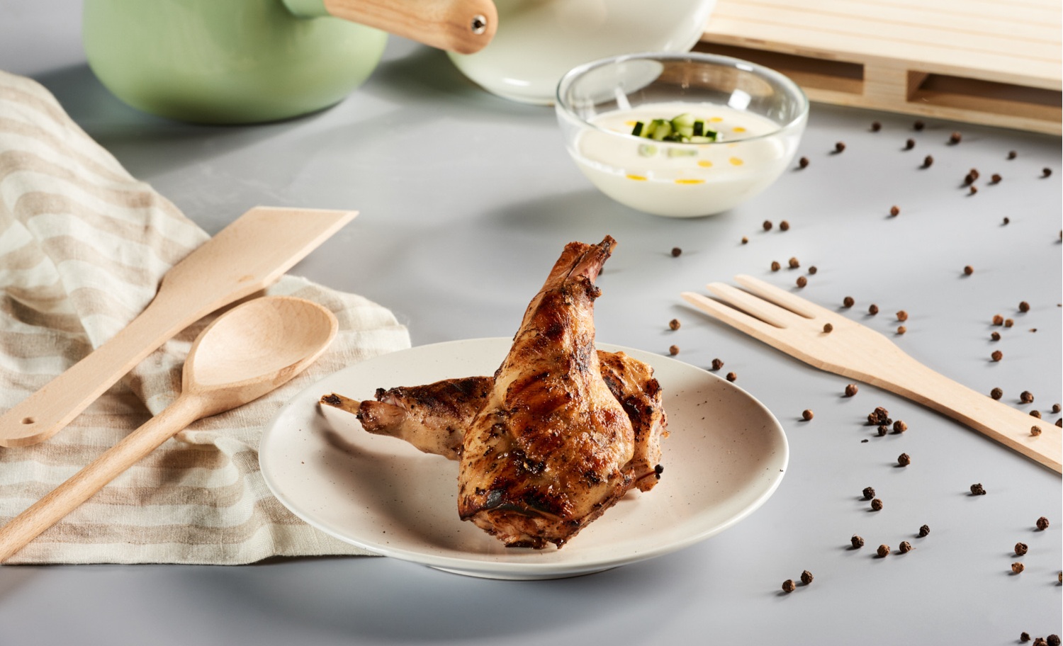 conejo-Muslos-de-conejo-con-yogur-pimienta-y-cilantro 