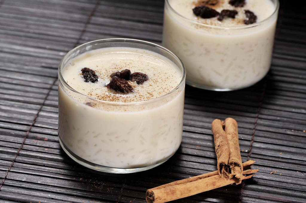 Arroz con leche de coco y pasas