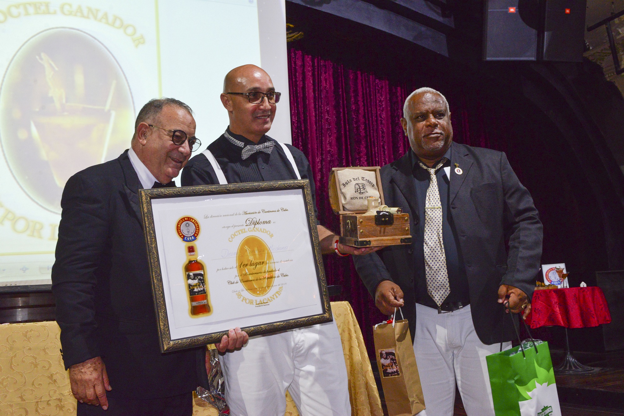 Asociacion de Cantineros de Cuba-Diosmel Mendoza-ganador-de-la-competencia