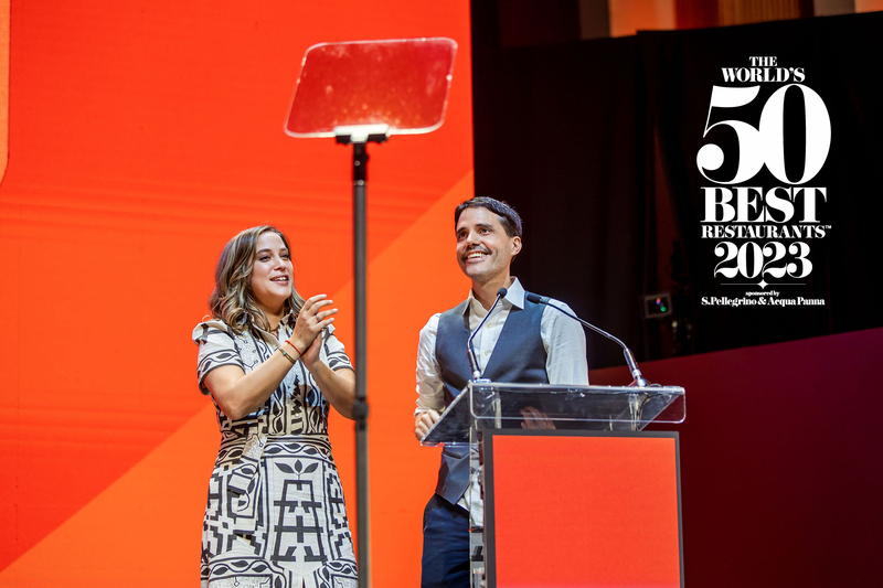 Pía León y Virgilio Martínez durante la gala The World’s 50 Best Restaurants 2023 en Valencia. (Foto: David Holbrook)