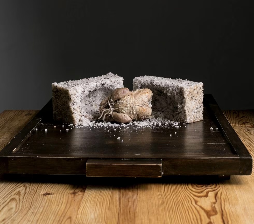 Codorniz a la sal de trompeta negra, en el restaurante Gente Rara. ROCÍO BADIOLA