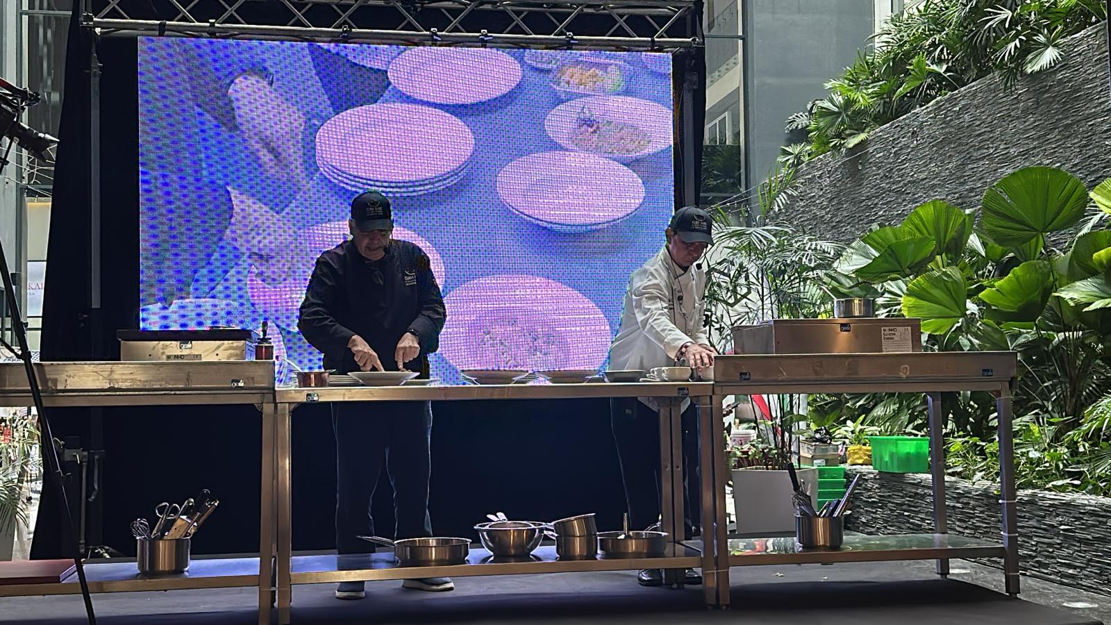 Honorato Espinart, de España, y Santiago Gutiérrez, de Cuba