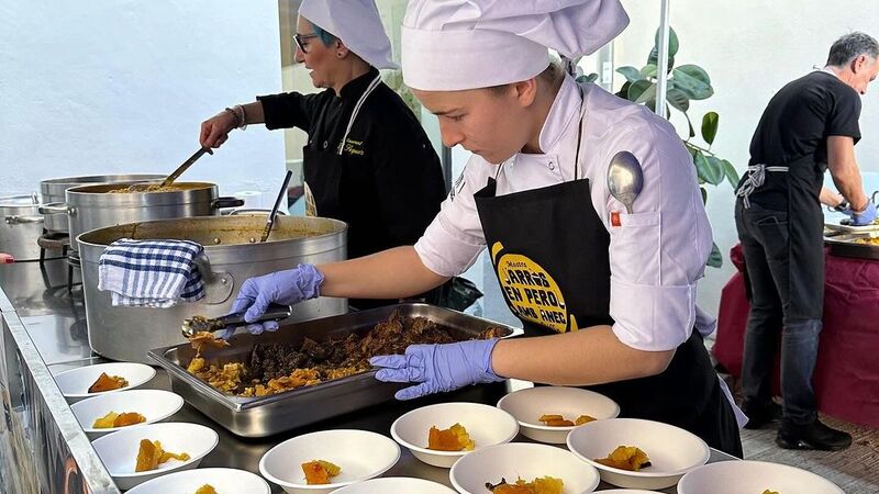 Mostra d'arròs en perol amb ànec