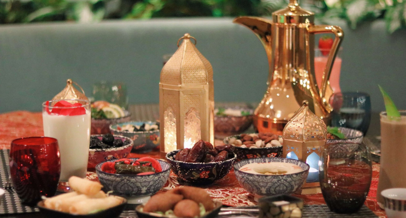 Dátiles y agua rompen el ayuno durante el Ramadán