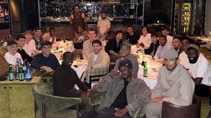 Equipo del Real Madrid en cena en el restaurante 61