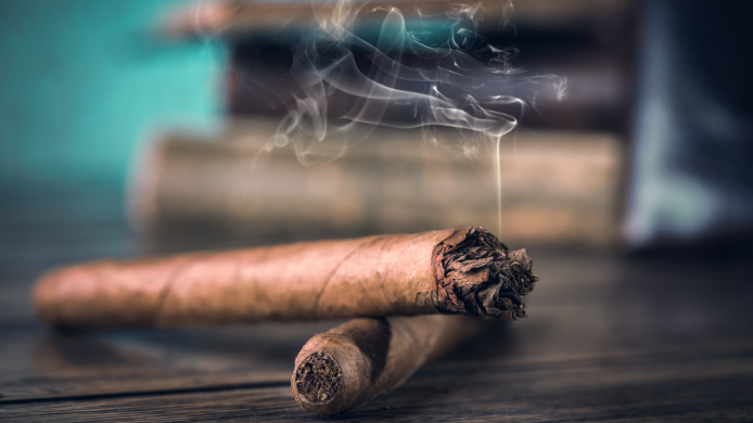 No hay regla para fumar puros