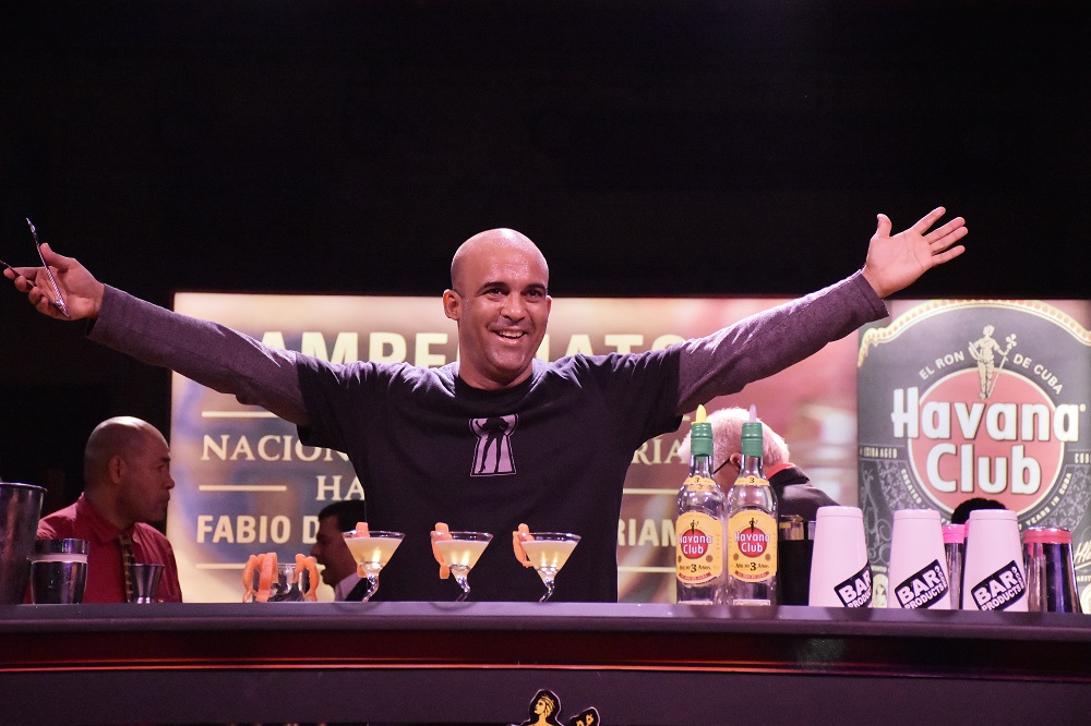 Campeonato Nacional de Cocteleria Havana Club-geovany-cespedes-ganador-estilo-libre