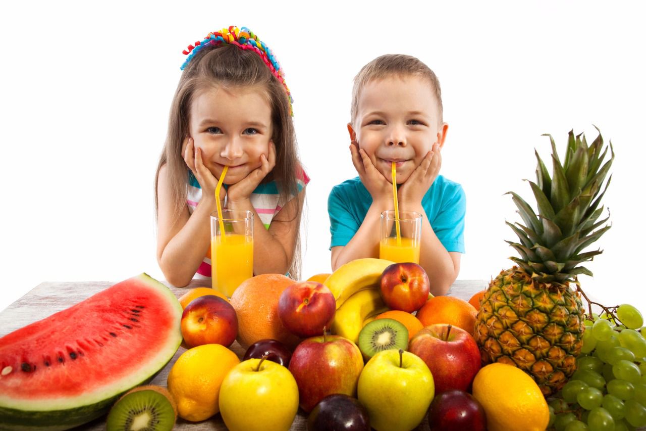 zumo de fruta y verduras-consumo-en-niños