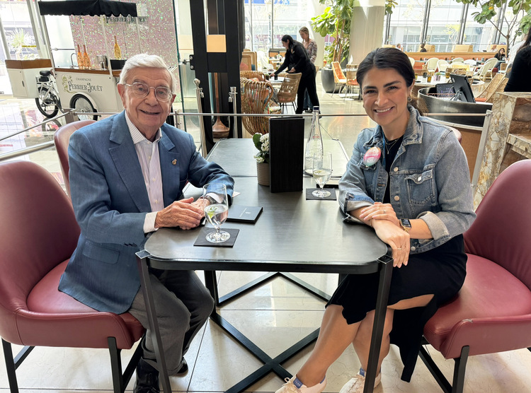 Rafael Ansón con Jenny Chavez, vicepresidenta de asuntos exteriores de Los Angeles Tourism & Convention Board. (Foto: Rafael Ansón)
