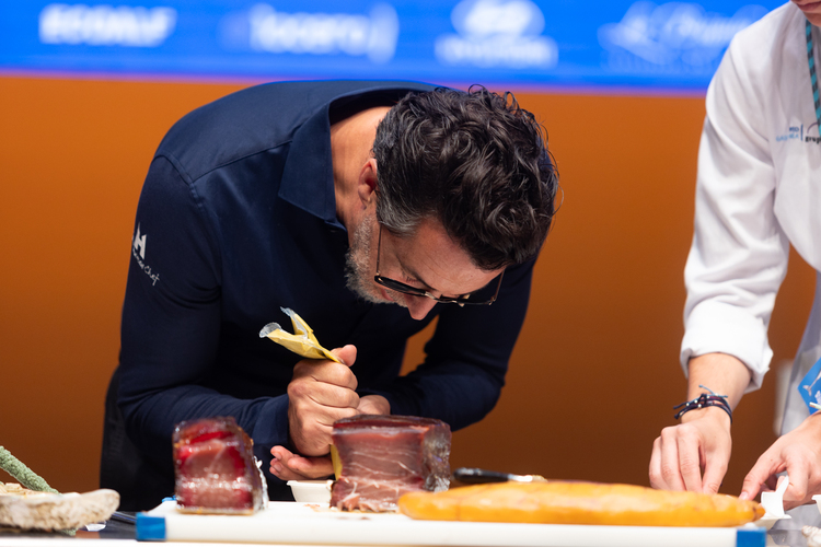 Nacho Manzano, chef de Casa Marcial** (Arriondas, Parres, Asturias, España), Quique Dacosta, chef de Quique Dacosta Restaurante*** (Denia) y Andoni Luiz Aduriz, chef de Mugaritz** (Gipuzkoa), juntos en el V Encuentro de los Mares.