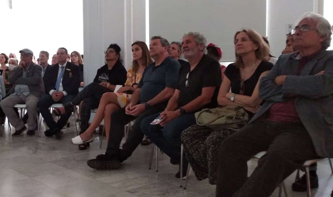 Asistentes a la presentación del documental Constante y el Floridita de Hemingway, en la Embajada de España en La Habana.