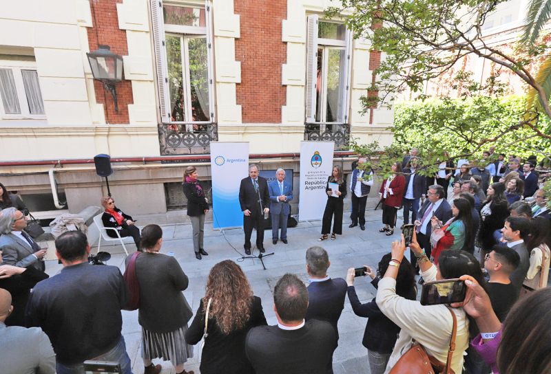 Presentación en la Embajada de Argentina en España de “Mendoza, Capital Iberoamericana de la Armonía Gastronómica. Protagonista el Vino”.