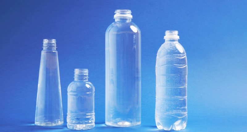 beber agua embotellada