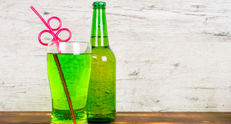 Cóctel 666 con cerveza y curaçao