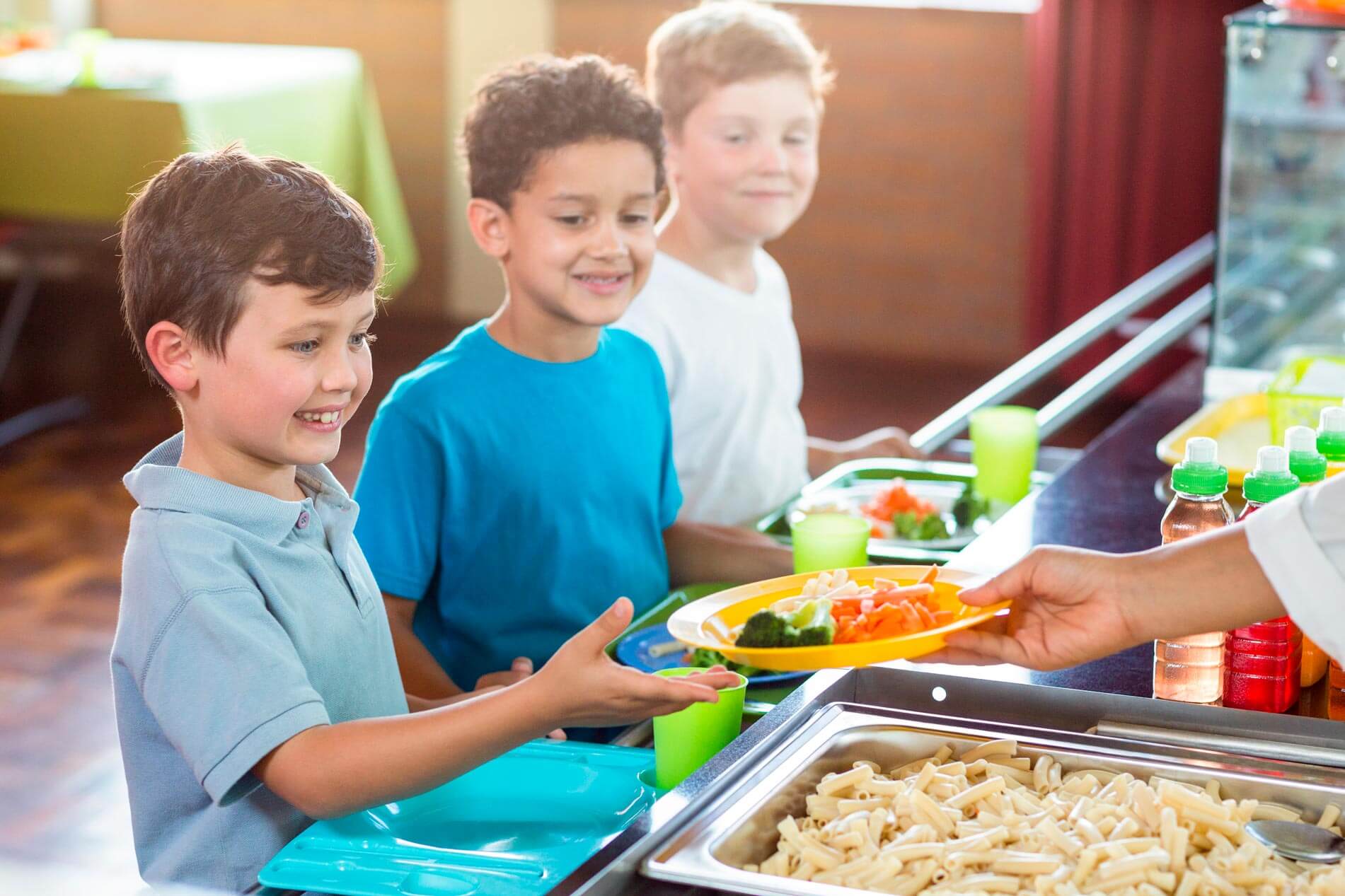 comedores escolares saludables-niños-almorzando