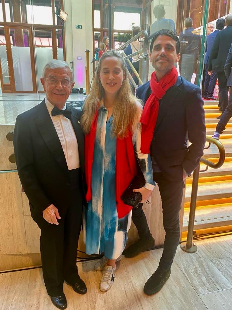 Rafael Ansón con Pía León y Virgilio