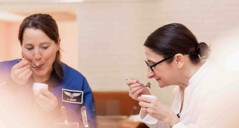 Sophie Adenot y Anne-Sophie Pic prueban el nuevo menú espacial