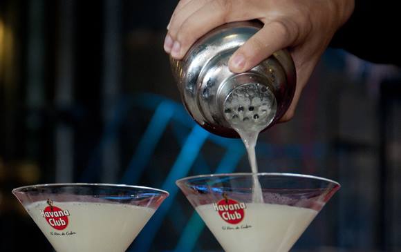 Bartender cubano vence en nueva Competencia Internacional de Coctelería “El Rey del Daiquirí”