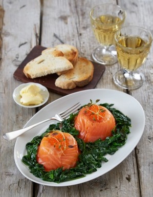 Pastelitos de Navidad de Salmón Noruego ahumado con espinacas