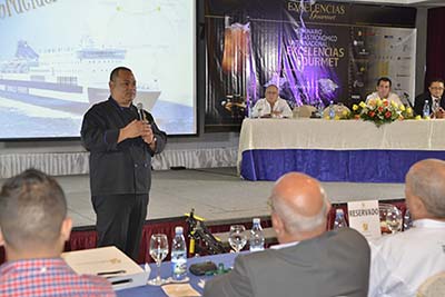 Alta cocina sobre un hotel que flota