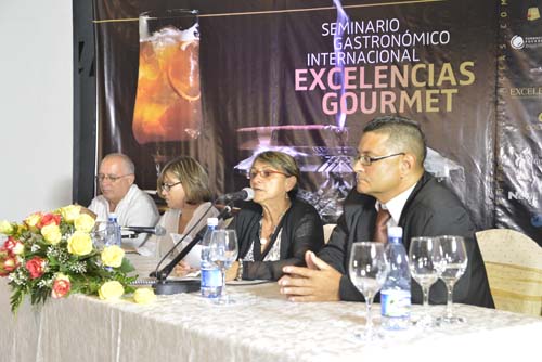 Perfeccionar la estrategia y política turística en el país 