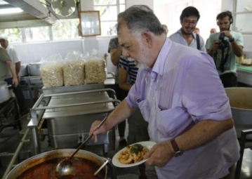 Francis Ford Coppola cocina en Cuba 