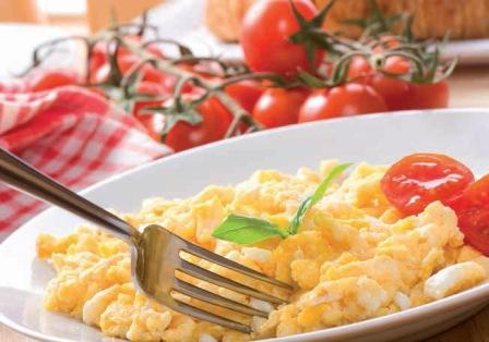 Huevos: seguridad, manipulación, y trucos en la cocina