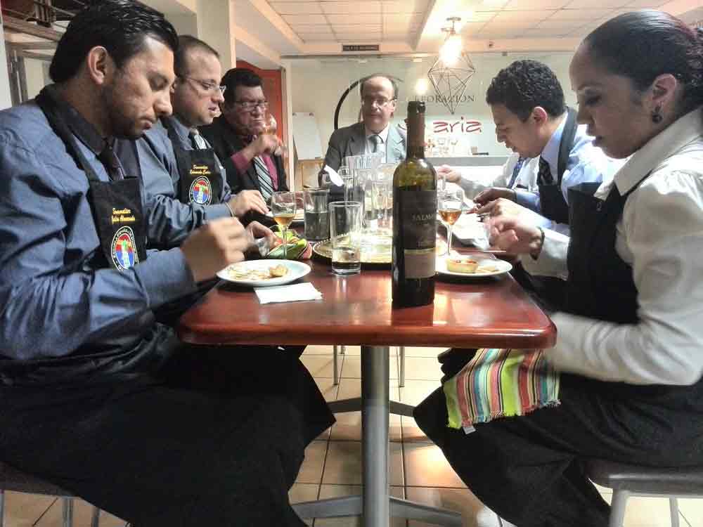 Los primeros sommelieres guatemalcos se gradúan
