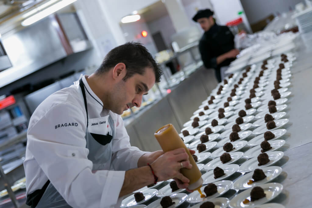 Los maestros vascos de pintxos y tapas enseñan sus secretos a los "chefs" de Huelva