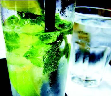 Tres emblemas de la coctelería cubana III