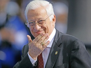 Padre Ángel inauguró en Madrid su primer restaurante con cenas gratis para personas sin hogar