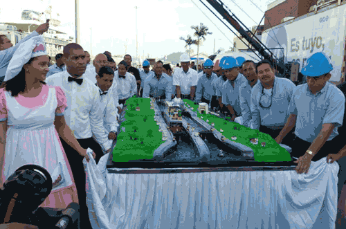 Mega pastel en el centenario del Canal de Panamá