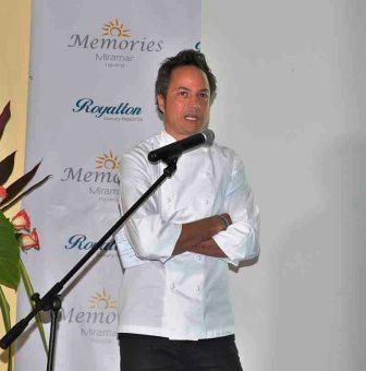 Dos cielos con muchas estrellas