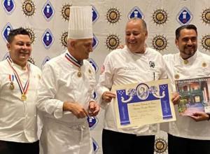 Chef Jorge Orozco, Embajador de la Cocina Tradicional y Prehispánica de México recibió un reconocimiento durante la 12a edición de la Cena de Gala de L'Académie Culinaire de France en México
