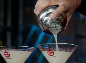 Bartender cubano vence en nueva Competencia Internacional de Coctelería “El Rey del Daiquirí”