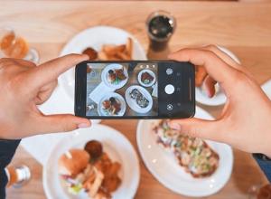 El turismo culinario y las redes sociales: cuando la comida influye en la elección de tu destino