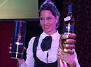 Barwoman se alza con cetro de Campeonato de Coctelería en Cuba