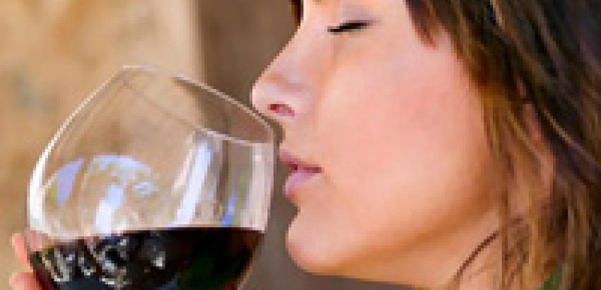 Una copa de alcohol al día mejora la salud de las mujeres     